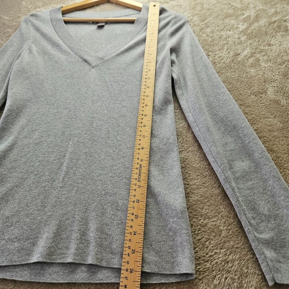 Banana Republic Gray Long Sleeve V-neck Knit Sweater Silk Cotton Size M - Picture 5 of 5